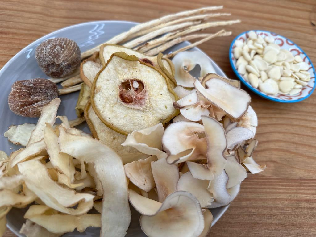 <強身潤肺> 海底椰雪梨乾沙蔘玉竹湯